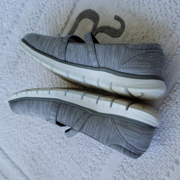 SKECHERS SLIP-ONS - Picture 9 of 10